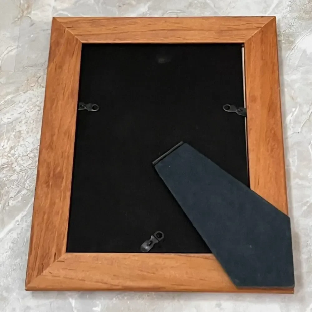 Classic Wooden Picture Frame With White Border for 5 x 7